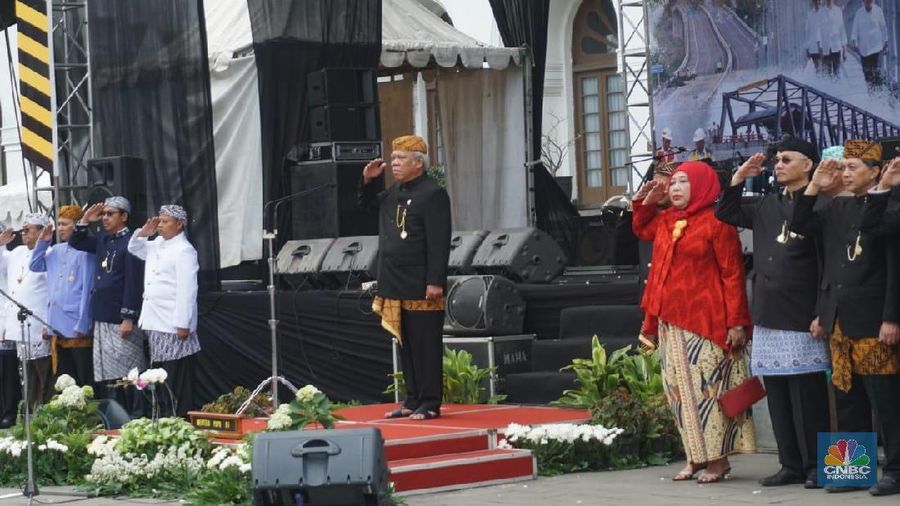 Menteri PUPR Basuki Hadimuljono memimpin upacara Hari Bakti PU ke-73.