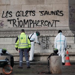 Respons Kerusuhan Paris, PM Prancis Gelar Pertemuan Darurat