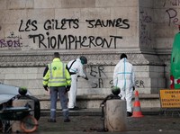 Coretan Monumen Bersejarah Paris Pascademo 