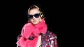 Versace kembali meluncurkan koleksi terbarunya Prefall 2019 di New York pada Minggu (2/12). (REUTERS/Allison Joyce)