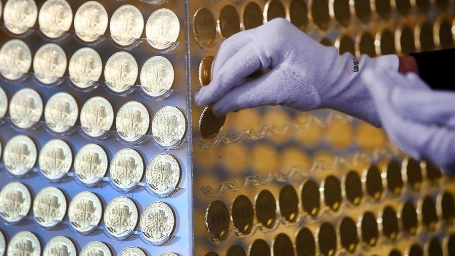 Harga emas di pasar global cenderung bergerak fluktuatif.
