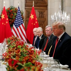 Kemesraan Trump dan Xi Jinping Saat Makan Malam di Sela G20