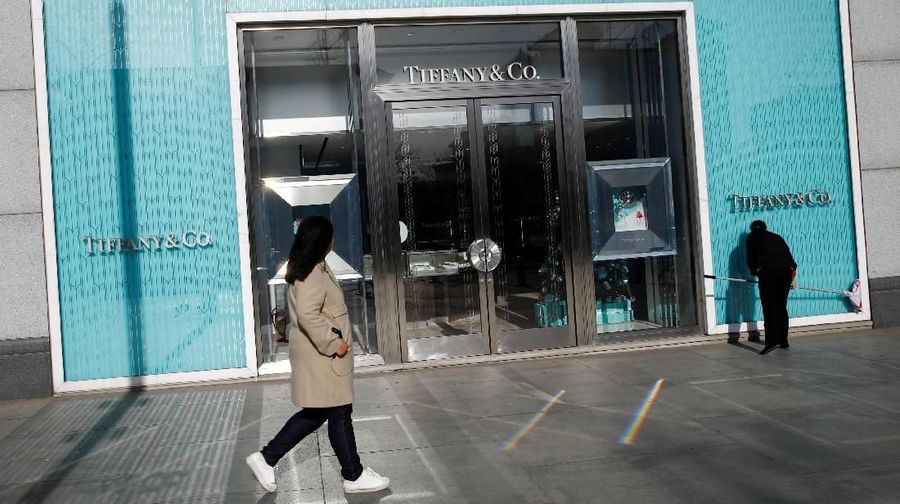 Penjualan perhiasan Tiffany menurun selama musim liburan