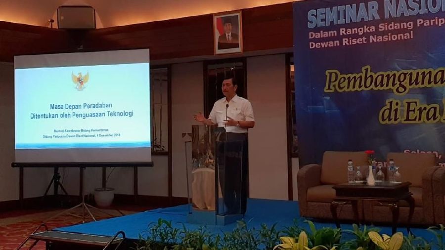 Menteri Koordinator Bidang Kemaritiman Luhut Panjaitan menilai Indonesia tidak perlu lagi mengimpor minyak.