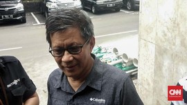 Rocky Gerung: Saat Kejadian Hoaks Ratna Saya Ada di Gunung