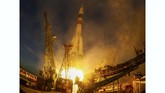 Detik-detik peluncuran pesawat ruang angkasa Soyuz MS-11. (REUTERS/Shamil Zhumatov)