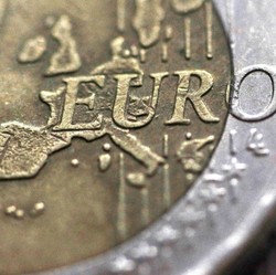 China Tunda Kenaikan Tarif Otomotif AS, Euro Menguat