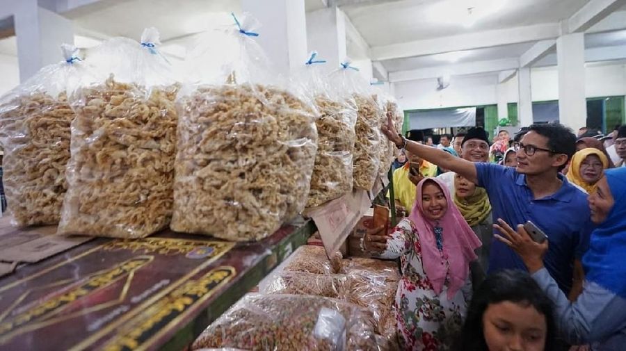 Warga berharap Sandiaga Uno mampu mengendalikan harga-harga kebutuhan pokok yang stabil dan terjangkau, bila terpilih.