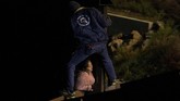Para pendatang berharap bisa hidup layak di Amerika Serikat, ketimbang sengsara di negara mereka yang dirundung kekerasan dan korupsi. (REUTERS/Alkis Konstantinidis)