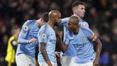 Man City mencatat rekor fantastis dengan tiga kali meraih kemenangan beruntun dalam 15 laga di Liga Primer Inggris. (REUTERS/David Klein)