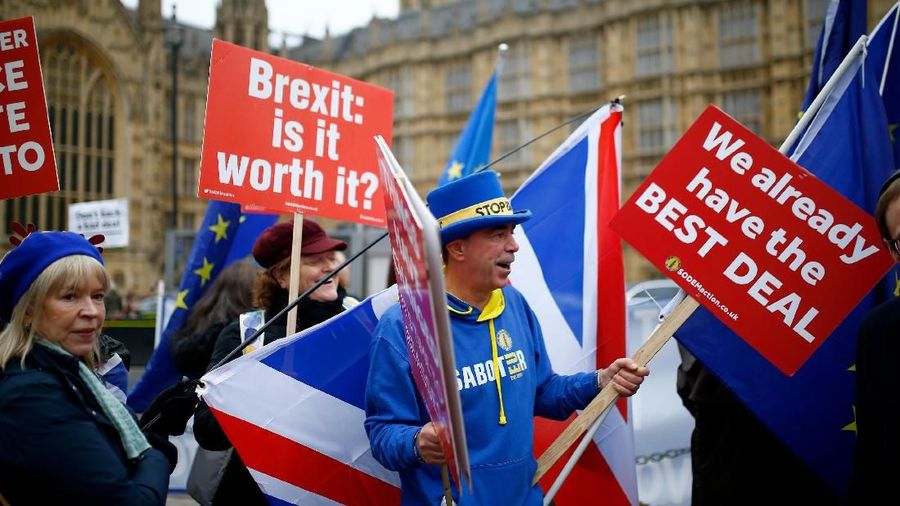 Theresa May sedang dihadapkan pada negosiasi alot di parlemen Inggris soal kesepakatan Brexit dengan Uni Eropa.