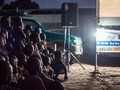 FOTO: Warga Desa Sambut Bioskop Berjalan di Afrika