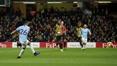Riyad Mahrez menggandakan skor untuk Man City 2-0 atas Watford pada menit ke-51. (Reuters/Andrew Boyers)