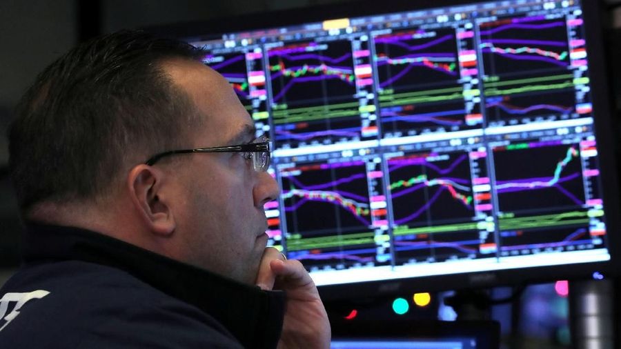 Wall Street ditutup bervariasi setelah beredar kabar bank sentral AS Federal Reserve bisa saja menaikkan suku bunganya lebih lambat dari perkiraan.