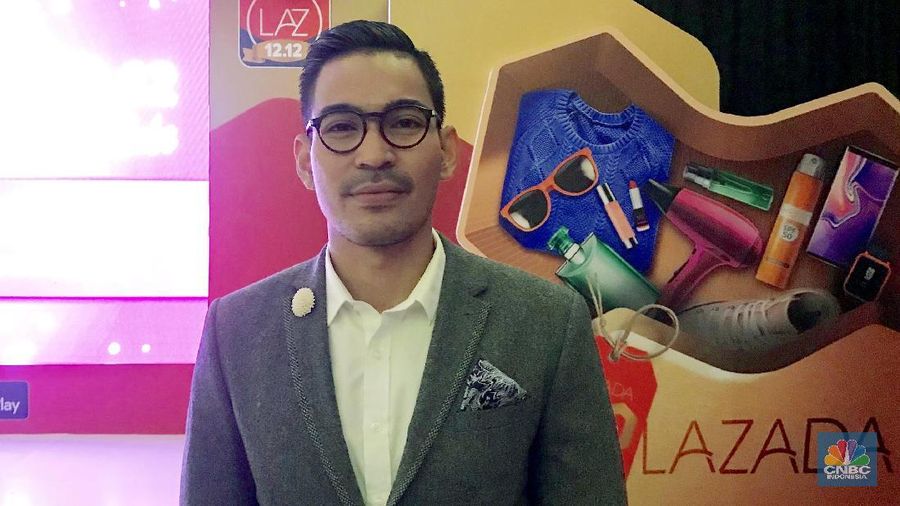 Robby Purba menjajal peruntungan di dunia bisnis dengan membuka usaha merangkai bunga dan kopi lokal