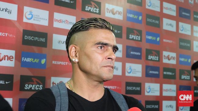 Berusia 42 Tahun, Cristian Gonzales Ambisi Tampil di Liga 1