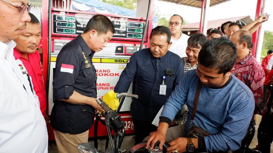 Sebanyak 128 daerah di sejumlah daerah di Indonesia sudah menjual harga bahan bakar minyak (BBM) setara dengan daerah-daerah di Pulau Jawa.