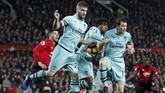 Manchester United gagal memanfaatkan laga kandangnya dan hanya mampu bermain imbang lawan Arsenal di Old Trafford, Kamis (6/12) dini hari WIB. (REUTERS/Darren Staples)