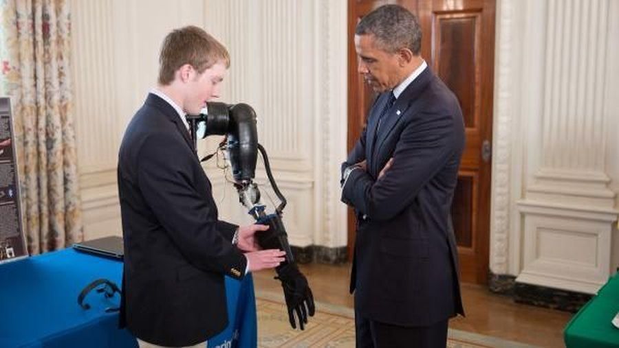 Easton LaChappelle di usia belasan tahun sudah ciptakan alat robotik untuk bantu kaum disabilitas