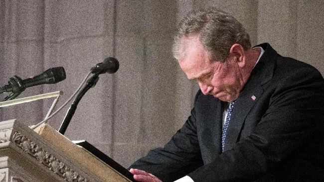 Tawa dan Tangis George W Bush dalam Pidato Pemakaman Ayahnya