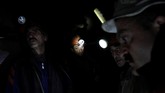 Para penambang bekerja di tambang batu bara Mindeli milik perusahaan Saknakhsiri di Tkibuli, Georgia. (REUTERS/David Mdzinarishvili)