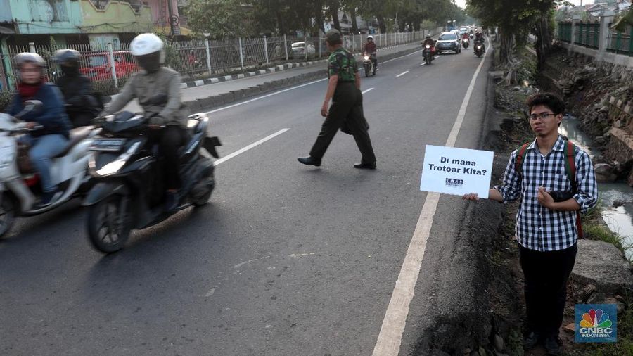 Koalisi Pejalan Kaki mengadakan Tamasya Trotoar Jakarta Timur sebagai upaya menyuarakan akses pejalan kaki yang ramah dan layak.