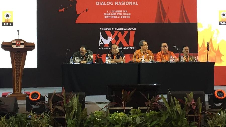 Perlu diperhatikan cara melaksanakan proyek infrastruktur. Dikatakan, harus ada kebijakan afirmatif untuk memanfaatkan dan memaksimalkan kapasitas nasional.