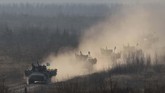 Angkatan Bersenjata Ukraina kembali latihan perang untuk menghadapi Rusia, akibat pertikaian terbaru di Selat Kirch, Laut Azov. (REUTERS/Gleb Garanich)