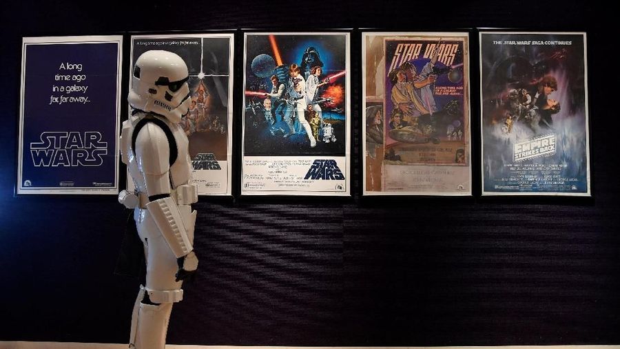 Sketsa tersebut mengungkapkan desain kostum awal untuk Darth Vader, Luke Skywalker dan karakter 