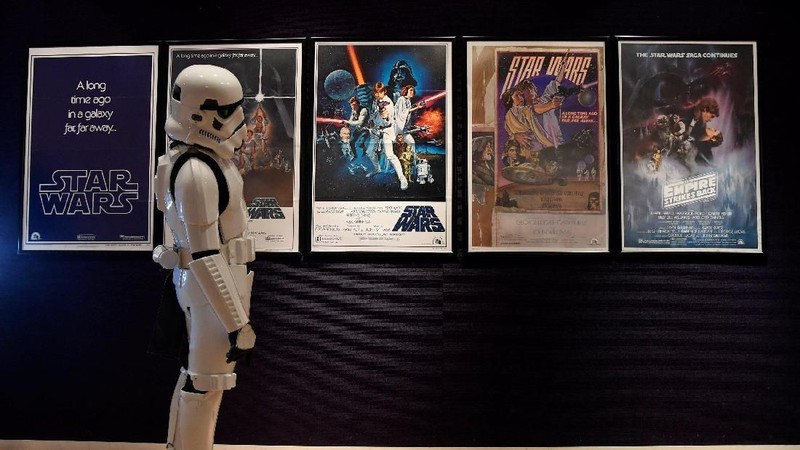 Sketsa tersebut mengungkapkan desain kostum awal untuk Darth Vader, Luke Skywalker dan karakter 
