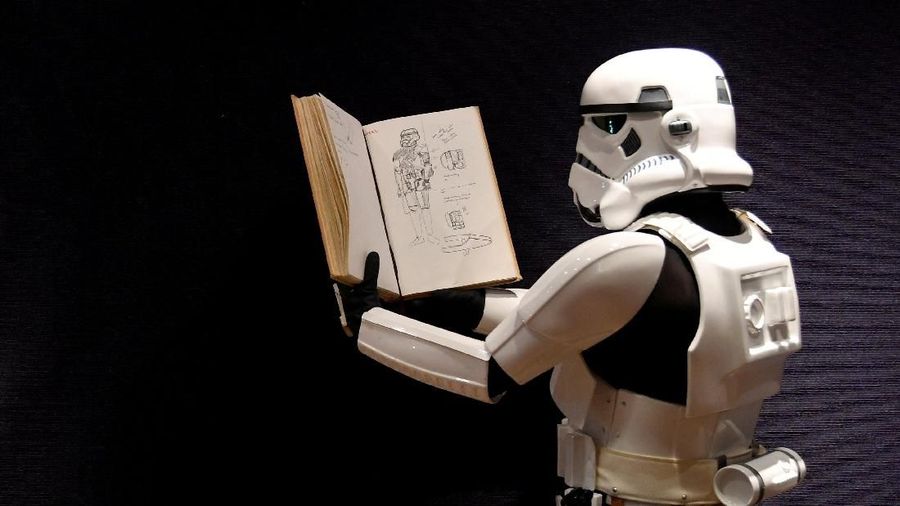 Sketsa tersebut mengungkapkan desain kostum awal untuk Darth Vader, Luke Skywalker dan karakter 
