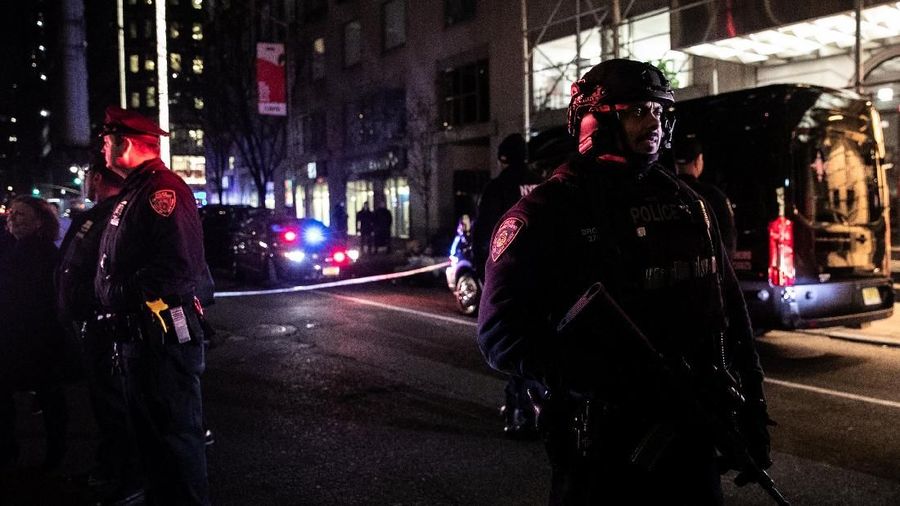 NYPD officers stand near the Time Warner Center Building after the building was evacuated due to a bomb threat, in the Manhattan borough of New York City, New York, U.S., December 6, 2018. REUTERS/Jeenah Moon