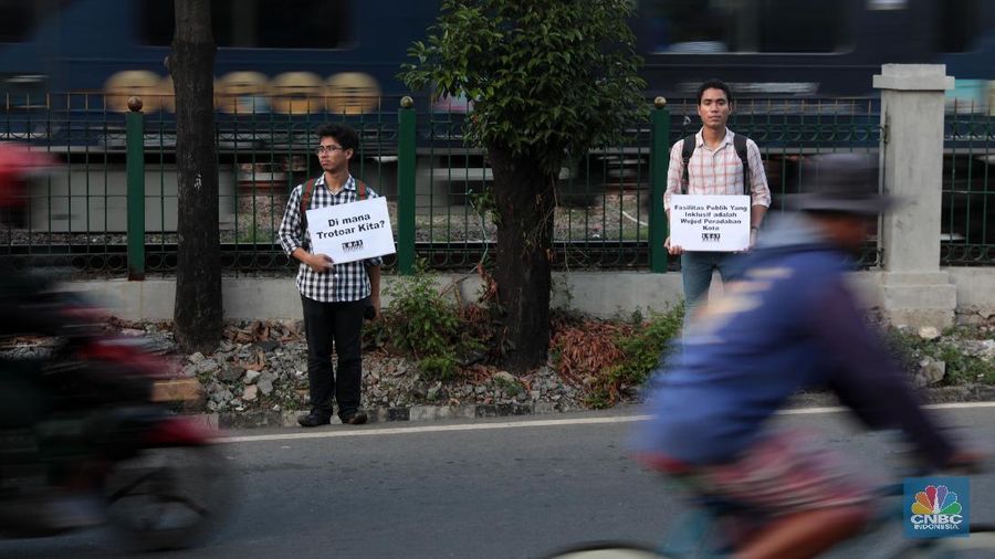 Koalisi Pejalan Kaki mengadakan Tamasya Trotoar Jakarta Timur sebagai upaya menyuarakan akses pejalan kaki yang ramah dan layak.