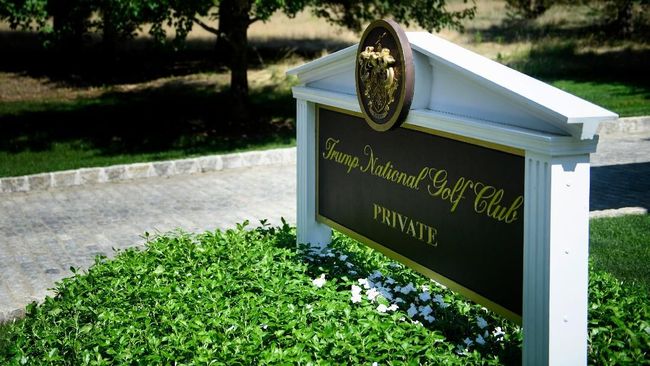 Klub Golf Trump Dilaporkan Pekerjakan Imigran Ilegal