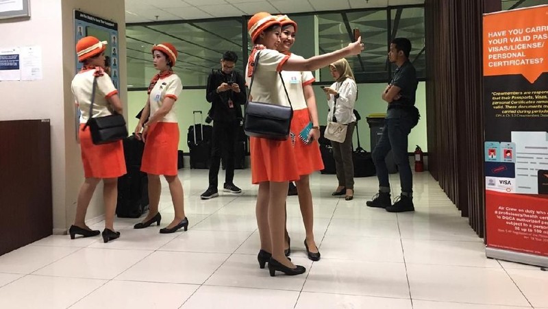 Mulai hari ini hingga 17 Desember 2018, para pramugari maskapai Garuda Indonesia mengenakan kostum 'old style'