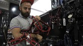 Haidar mengaku dia diyakinkan oleh seorang mahasiswa Israel, Judy La Divana, untuk mencoba menari. (REUTERS/Alessia Cocca).