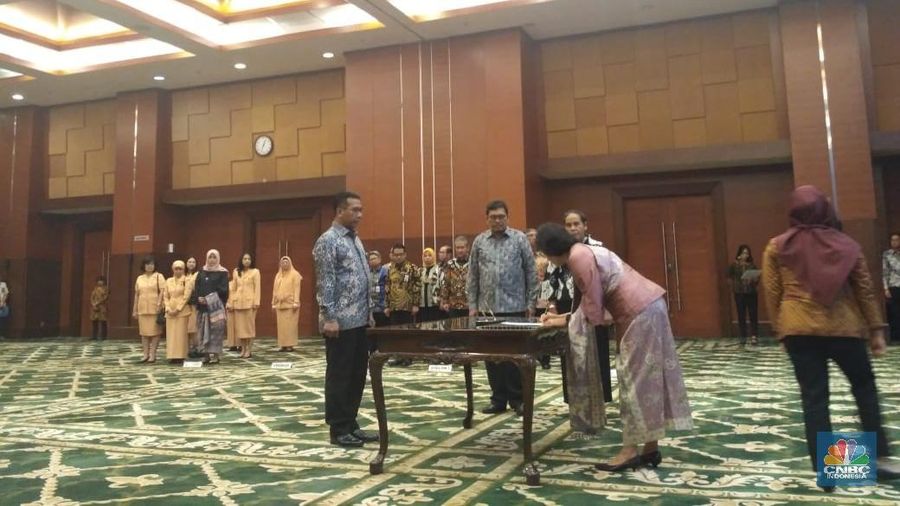 Menteri Keuangan Sri Mulyani Indrawati melantik Andin Hadiyanto sebagai Staf Ahli Menteri Keuangan Bidang Makro Ekonomi dan Keuangan Internasional.