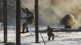 FOTO: Pemanasan Militer Ukraina Sebelum Menghadapi Rusia