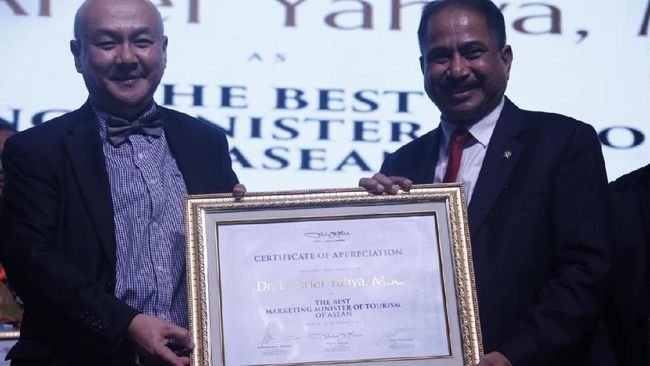 Menteri Pariwisata Raih Penghargaan di Anugerah MoTY 2018