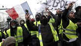 Unjuk rasa besar-besaran ini sudah memasuki pekan keempat, dengan agenda yang sama menuntut pemerataan kesejahteraan bagi rakyat Prancis. (REUTERS/Christian Hartmann)