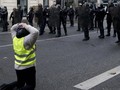 FOTO: Gerakan Rompi Kuning Kembali Mengepung Paris