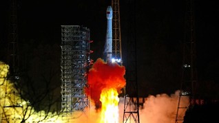 China Luncurkan Roket ke Sisi Terjauh Bulan