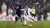 Kedua tim saling bertukar serangan di babak pertama. Namun hingga babak pertama usai, skor 0-0 belum berubah. (REUTERS/Stefano Rellandini)