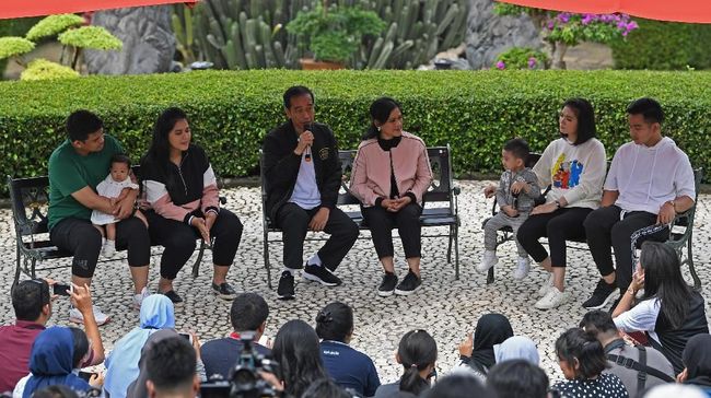 Jokowi Tak Pernah Larang Anak dan Menantunya Berpolitik