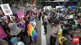 Berdasarkan catatan tahunan Komisi Nasional Antikekerasan terhadap Perempuan (Komnas Perempuan), jumlah kasus kekerasan terhadap perempuan meningkat 25% dari 259.150 kasus pada 2016 menjadi 348.446 kasus pada 2017. (CNNIndonesia/Adhi Wicaksono)