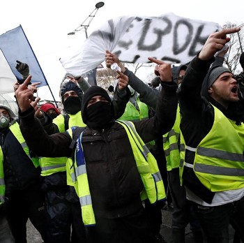 Paris Membara! Gerakan Rompi Kuning Ramaikan Jalanan