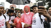 Mantan Perdana Menteri Malaysia, Najib Tun Razak, beserta sang istri, Rosmah Mansor, turut menghadiri aksi unjuk rasa 812. (Photo by Mohd RASFAN / AFP)