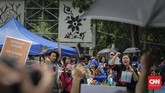 Aksi ini dimulai pukul 08.00 WIB, selain longmarch, para pembicara juga berorasi di atas panggung menyuarakan percepatan pengesahan RUU Penghapusan Kekerasan Seksual. (CNNIndonesia/Adhi Wicaksono)