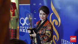 Widyawati Dianugerahi Lifetime Achievement Awards FFI 2018