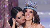Vanessa Ponce de Leon yang berusia 26 tahun merupakan seorang model dan lulusan bisnis internasional, sukarelawan 'Migrantes en el Camino' dan kini merupakan dewan direksi pusat rehabilitasi untuk anak perempuan. (AFP/GREG BAKER)